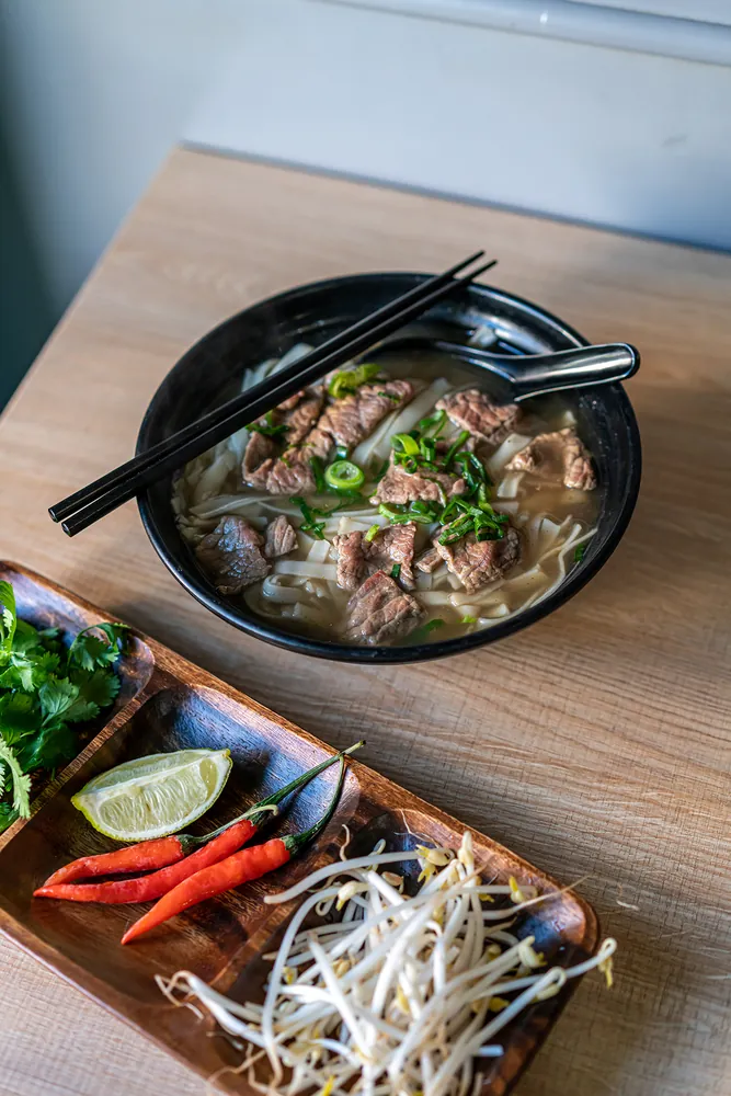 Phở Gà / Phở Bò - sopa tradicional vietnamita al restaurant vietnamita Kiu Nam a Barcelona